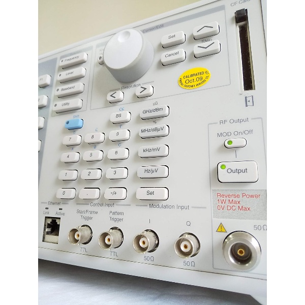【中古】ベクトル信号発生器【MG3700A(USED0001)】