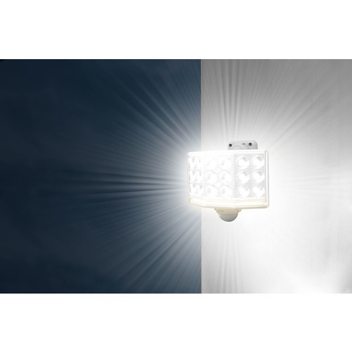 ライテックス 18Wワイド フリーアーム式 LEDセンサーライト リモコン付【LED-AC1018】