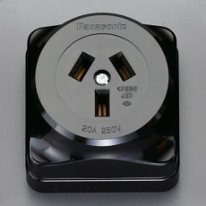 【EA940BZ-7】250V/20A 露出コンセント(3P)