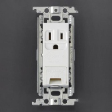 【EA940CD-468】125V/15A 埋込コンセント(1口/アースターミナル付)