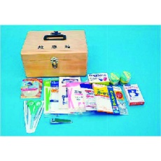【8201-A】つくし 救急箱(はさみ、包帯、綿棒他のセット:医薬品無し