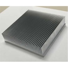 【HTE100-25(5)-100】ハイトング万能型放熱器(100×100×25.4mm)フライス加工品