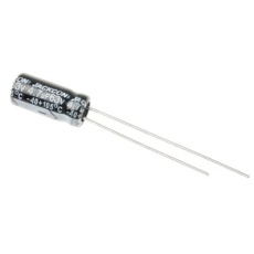 【711-1560】4.7μF、63V dc コンデンサ、ラジアル、スルーホール ±20%、-40℃～105℃