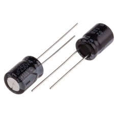 【711-1911】4.7μF、250V dc コンデンサ、ラジアル、スルーホール ±20%、-25℃～105℃