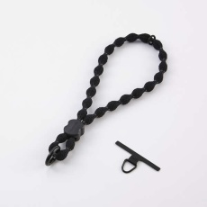 【P-STHFLBK】スマホハンドストラップ/伸縮/こぶ紐/軽量/反射糸/ステンレスストラップホールシート付属(1口タイプ×1枚)/ブラック P-STHFLBK
