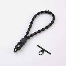 【P-STHSTBK】スマホハンドストラップ/伸縮/こぶ紐/軽量/デザイン柄/ステンレスストラップホールシート付属(1口タイプ×1枚)/ストライプ/ブラック P-STHSTBK