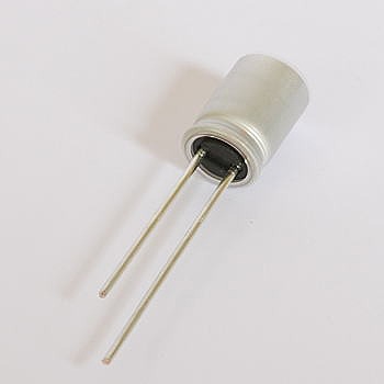 【APSC2R5ELL272MJB5S】導電性高分子固体コンデンサー 2.5V 2700μF(105℃・耐洗浄・超低ESR)