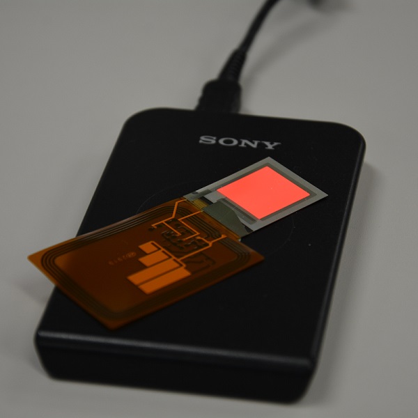 NFCアンテナ付きフレキシブル有機EL照明(赤、発光面15.25×15.6mm)【A9F4C0B】