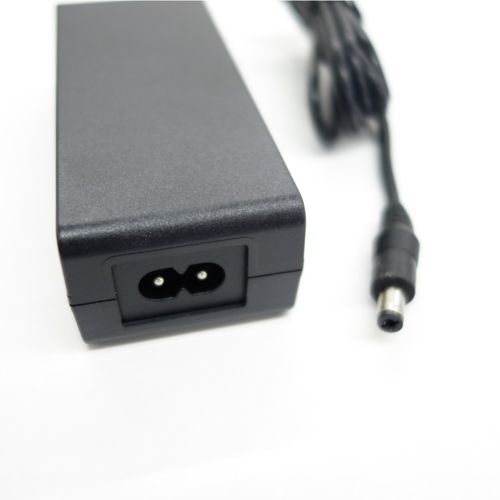 【在庫処分セール】スイッチングACアダプター 5V 6.2A(2.1mmプラグ)【LTE36ES-S1-301】