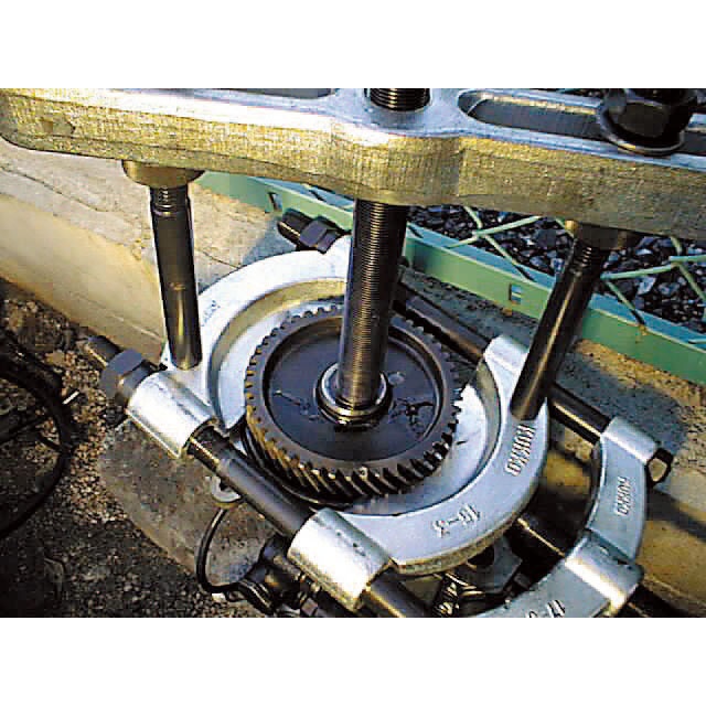 150mm 油圧式ベアリングプーラー　EA510B-150　　※事業者向け商品です。 46mm インターナル ベアリングプーラー エスコ EA510D-46 150mm 油圧式