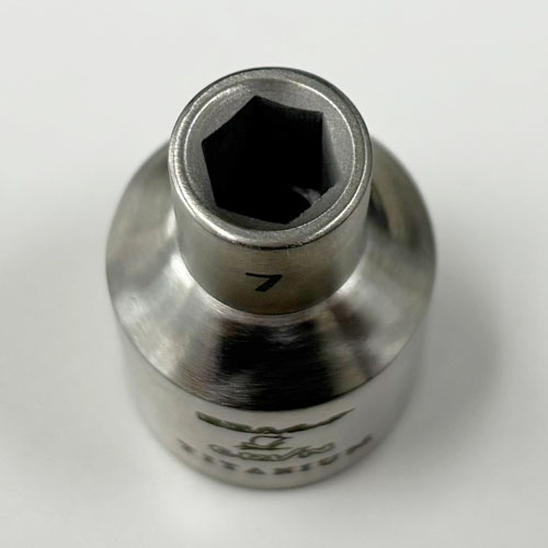 3/8’’DRx 7mm ソケット(チタン合金製)【EA618TA-7】