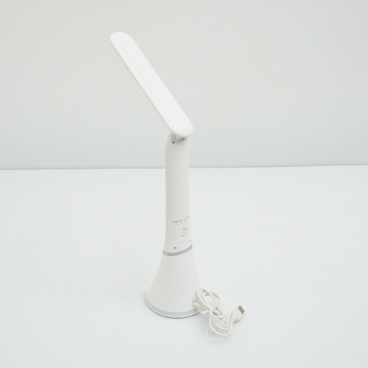 【在庫処分セール】スタンド型LEDライト 白色【EM-LEDLTST-01-WH】
