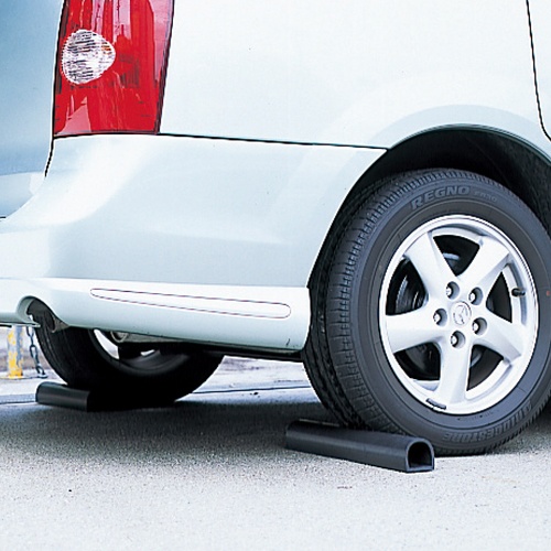 緑十字 カーストップ(車止め) カーストップ-70W 高さ70×幅70×全長450mm 2個組 ゴム製【120020】