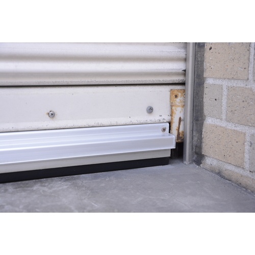 光 シャッター用気密材粘着テープ付20×50×6000mm【SYEP20-5060】