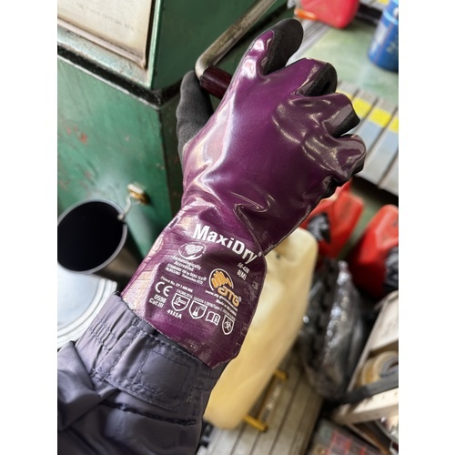 耐水・耐油ニトリルゴム手袋 マキシドライ 56-426 XLサイズ【56-426-XL】