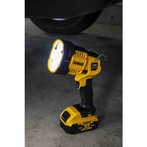 DEWALT 18VLEDスポットライト(本体のみ)【DCL043-XJ】