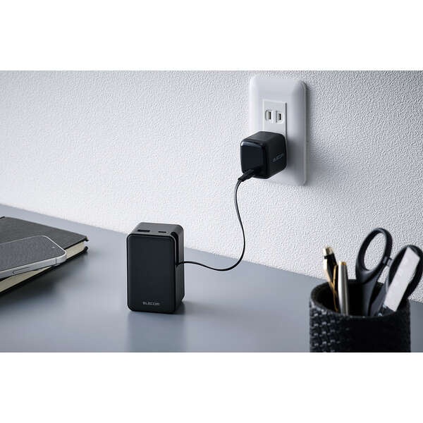 巻き取り式ケーブル一体型モバイルバッテリー(10000mAh/22.5W)【DE-C80L-10000BK】