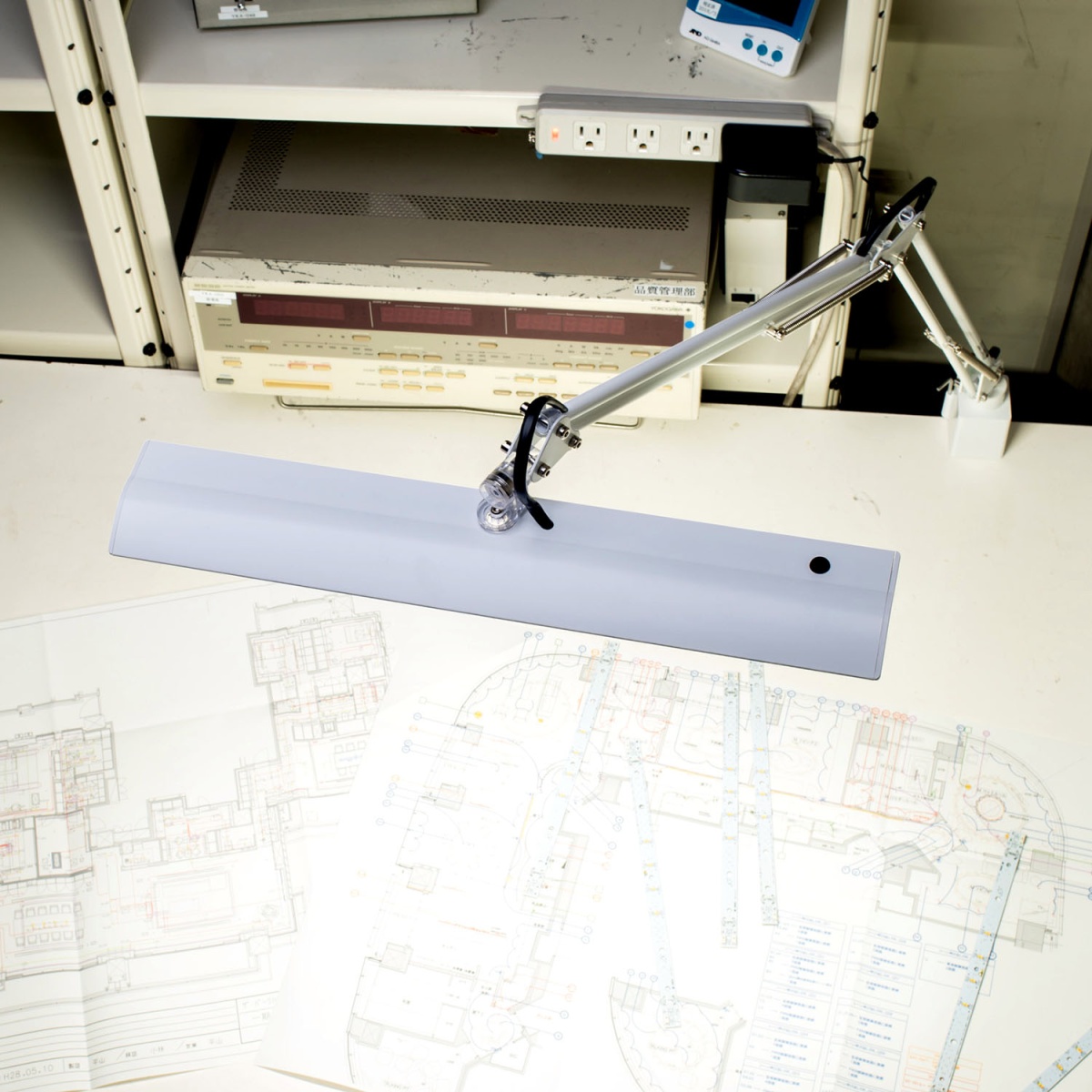 AC100V/11.9W 照明灯/LED(クランプ式/黒)【EA761XD-22】