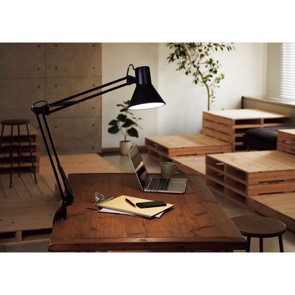 AC100V/7.2W(E26) 照明灯/LED(クランプ式/黒)【EA761XD-38】