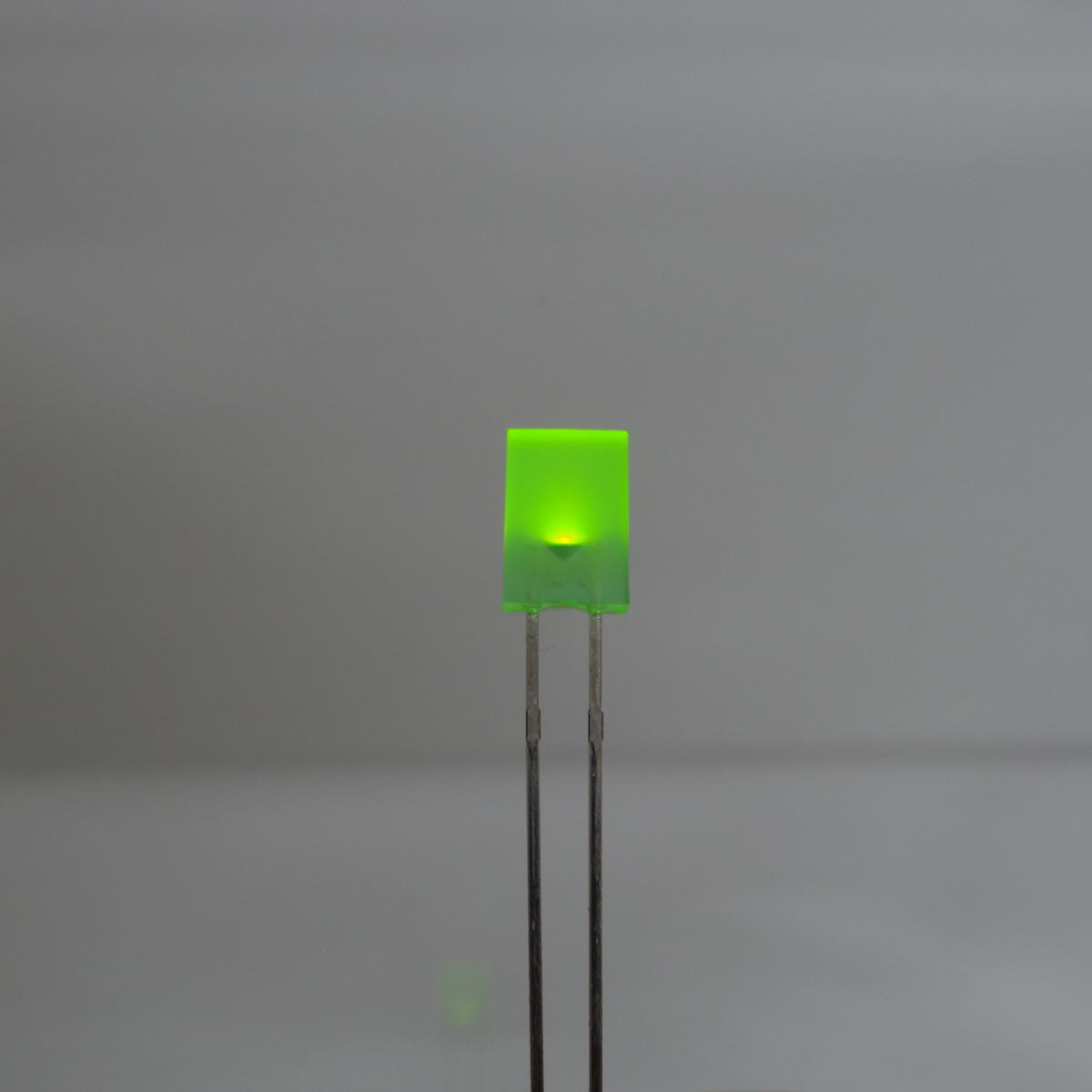 角型フランジレスLED(緑 2.0mm×5.0mm)【L453XGD】
