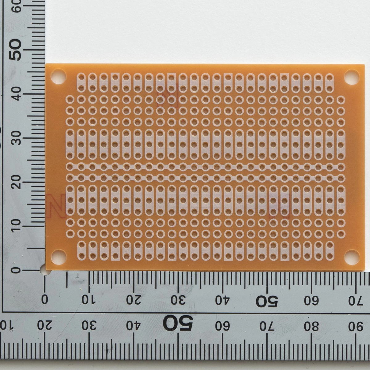 ユニバーサル基板 片面 紙フェノール 72×47mm DIP-IC用連結パターン【ICB-86】