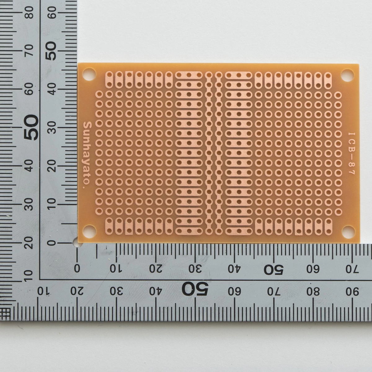 ユニバーサル基板 片面 紙フェノール 72×47mm DIP-IC用連結パターン【ICB-87】