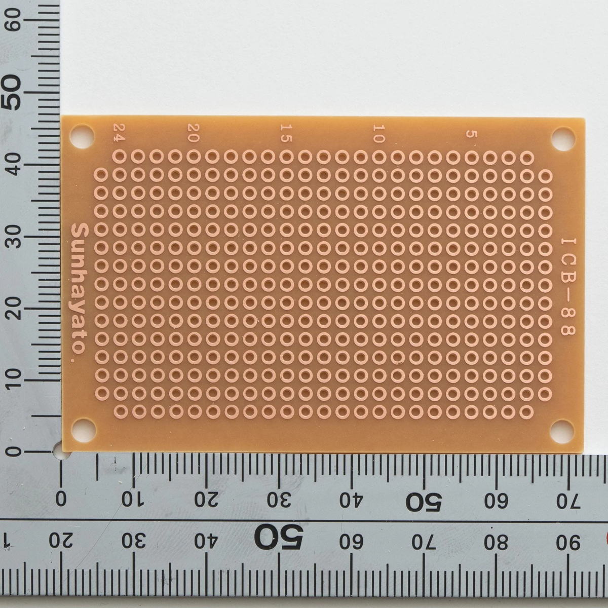 ユニバーサル基板 片面 紙フェノール 72×47mm DIP-IC用連結パターン【ICB-88】